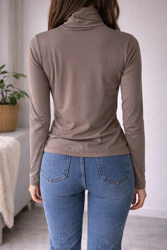 Haut Col Roulé Élégant – Couleur Taupe
