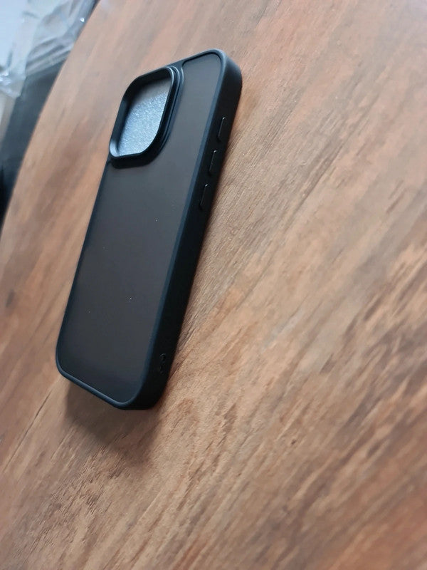 Coque noir pour iPhone 16 pro