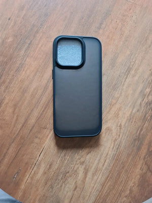 Coque noir pour iPhone 16 pro