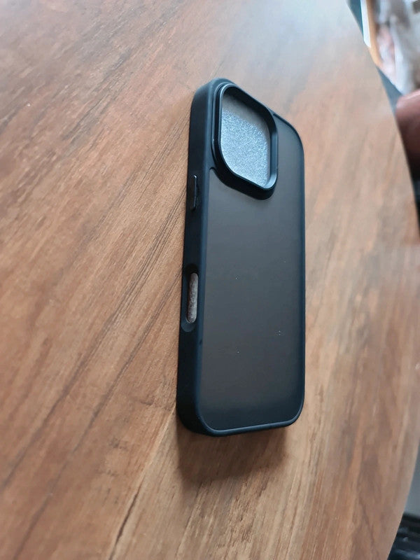 Coque noir pour iPhone 16 pro