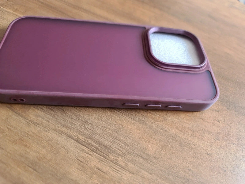 Coque pour iPhone 15 pro couleur mauve
