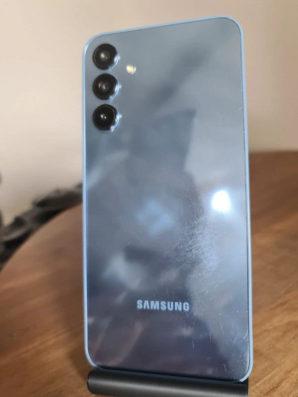 Samsung A15 128 go 4 go de ram + coque offerte