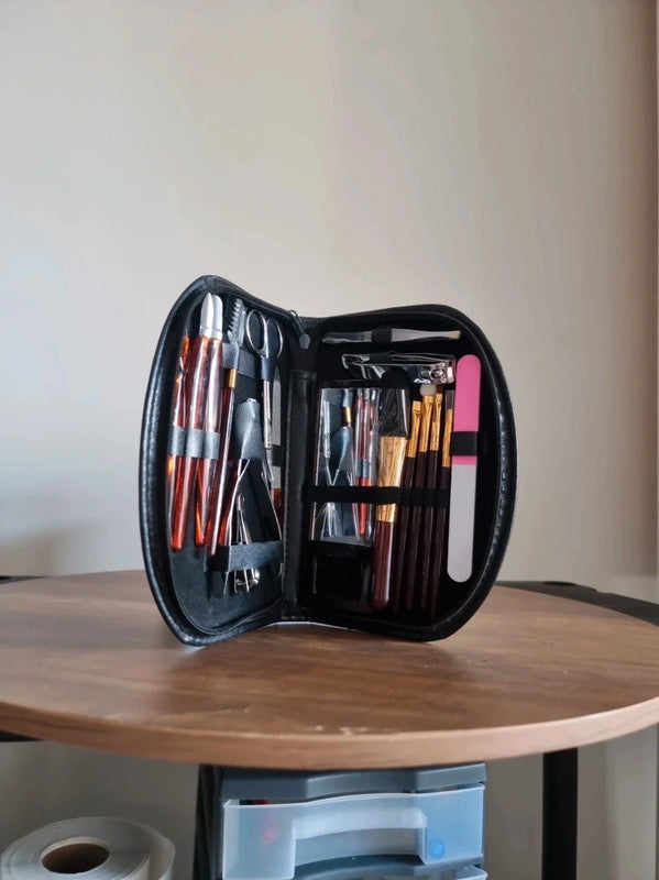 Coffret manucure Nagel Elina 18 pièces noir 26cm